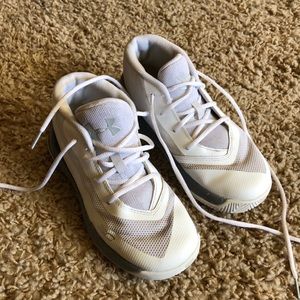 Boys Steph Curry’s sz 10